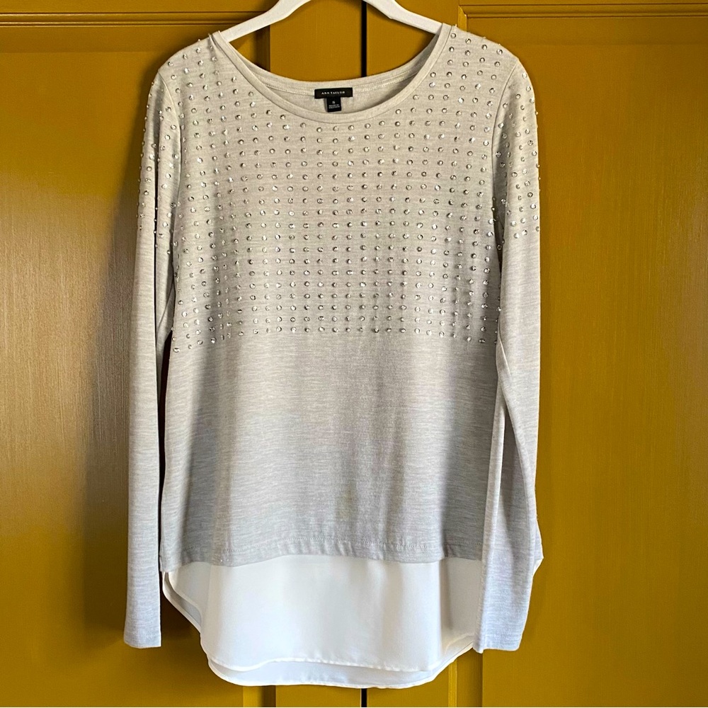 Ann Taylor Pale Grey Sequined Top — Size Small — GUC